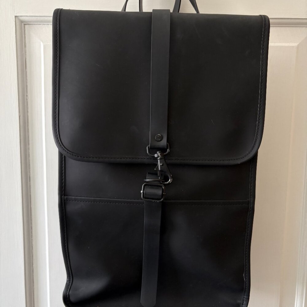 RAINS 3.5 gal Silhouette Black Matte Backpack
